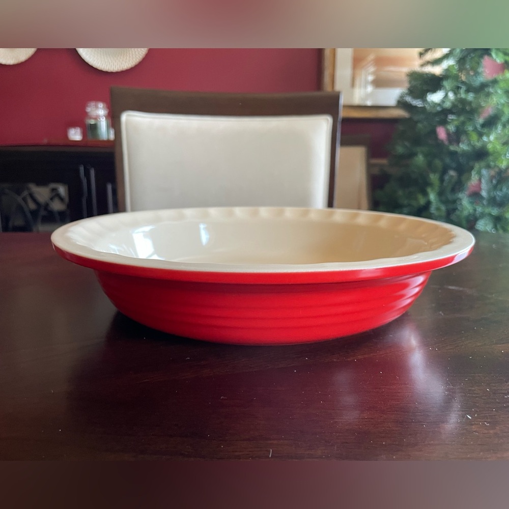 NWT Le Creuset 23cm red pie dish (Carmin) pie plate